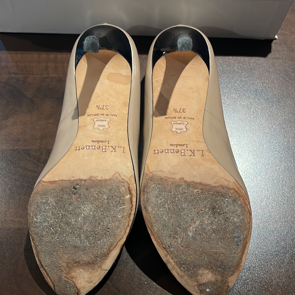 LK Bennett London Bruton Tan and Black round toed heels EU 37.5 (US 7) - Picture 7 of 8